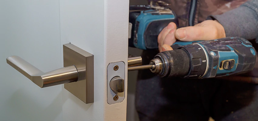 Broken Door Handle Lock Repair in East Pasadena, California